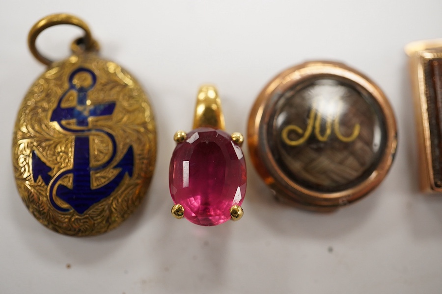 A modern 18k and gem set small pendant 10mm, one earlier yellow metal pendant, a yellow metal and gem set clasp and a damaged mourning brooch. Condition - poor to fair